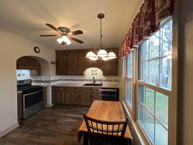 Photo - 1131 Colonial Dr E