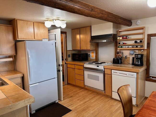 Photo - 2913 Kachemak Dr