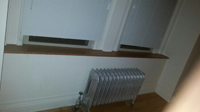 Living Room - 3642 S King Dr Unit 3