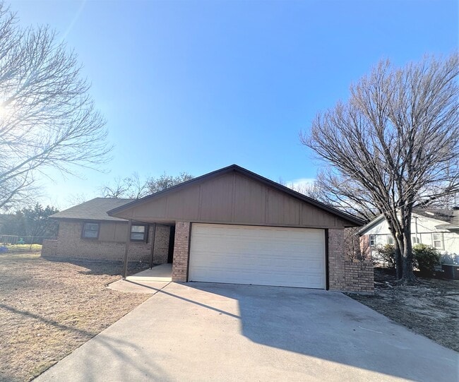 Photo - 2204 Phyllis Dr