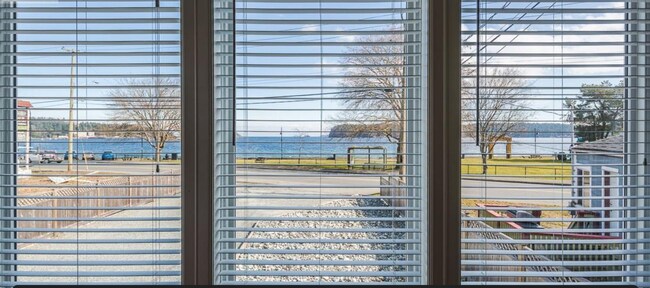 Photo - 2745 Departure Bay Rd