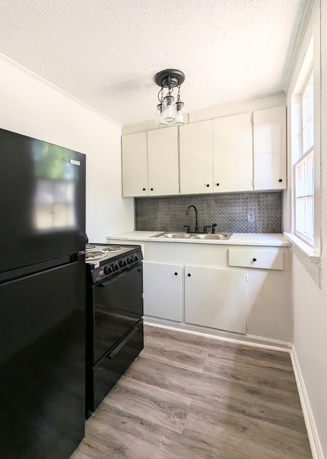 Photo - 810 Shull St Apartments Unit B