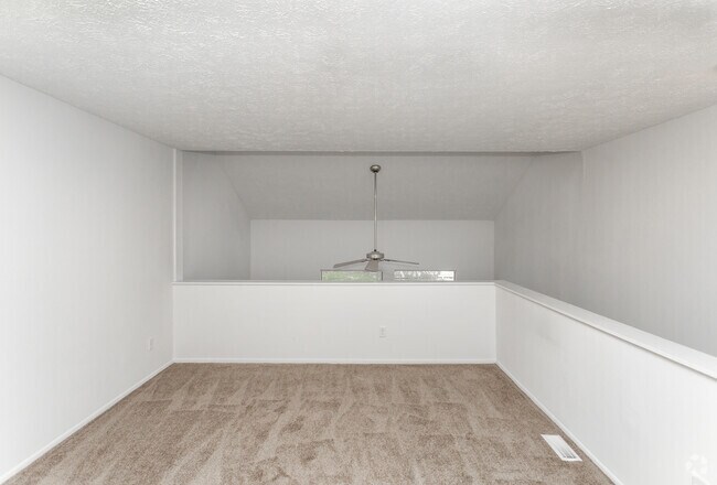 1BR, 1BA - 808 SF