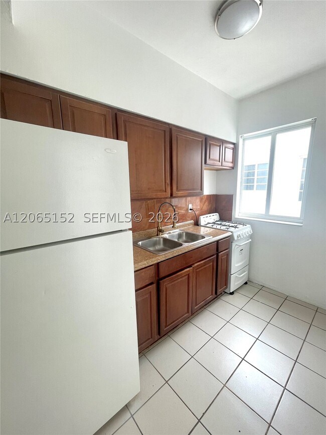 Photo - 610 12th St Unit 8