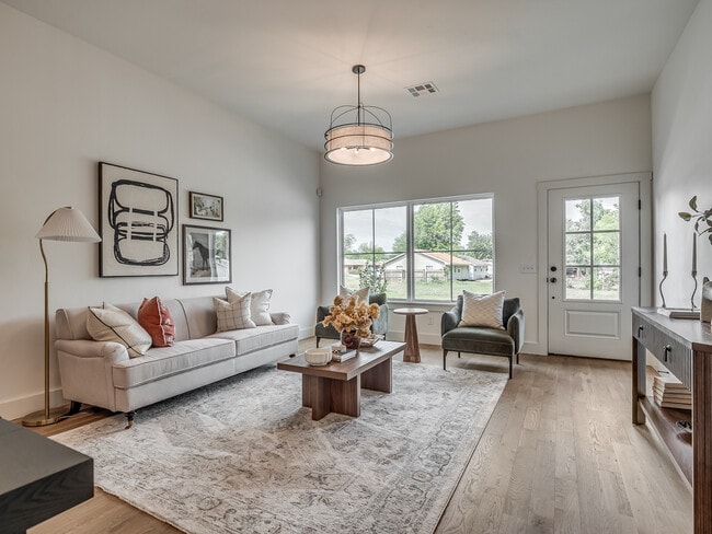 Photo - 16 N Walnut St