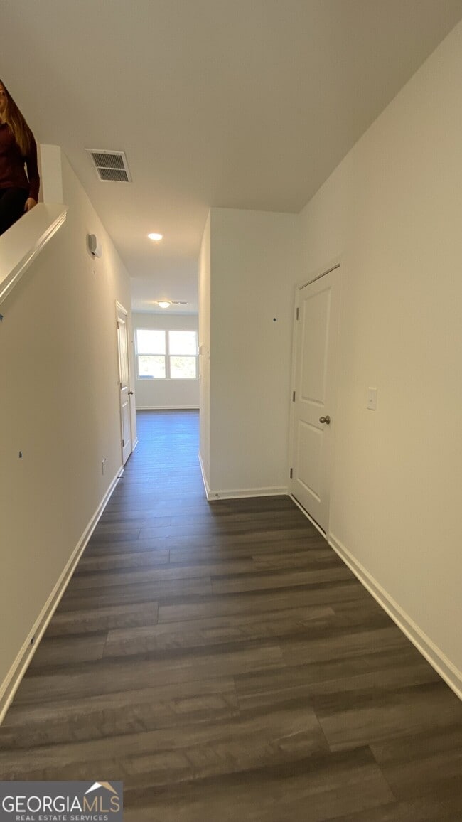 Photo - 173 Swindon Dr