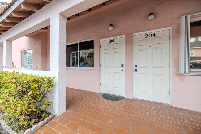 Building Photo - 8013 Lake Dr Unit 203