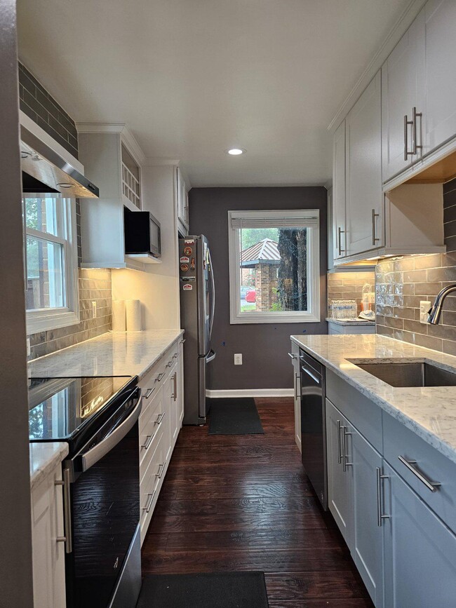 Photo - 4226 Embassy Dr