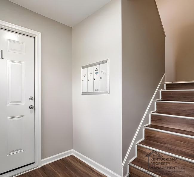 Photo - Renovated Spacious 2BR Apartments Near UofL & Churchill Downs! Unit 2514-4