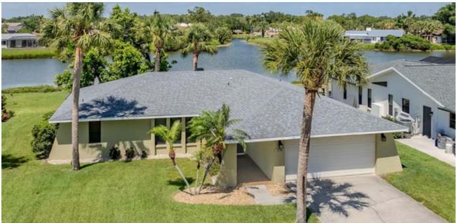 Building Photo - Lovely Lakefront Pinebrook South Home for Annual Rental