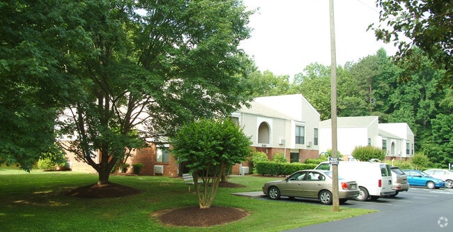 Photo - Giles Apartments