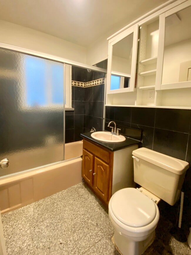 Photo - 1534 University Ave Unit 1534