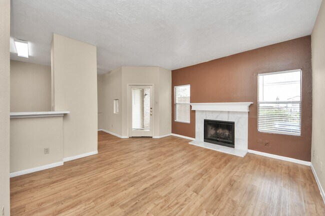 Photo - 2021 Spenwick Dr Unit 117