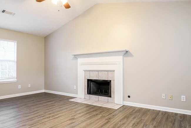 Photo - 172 Williamsburg Way