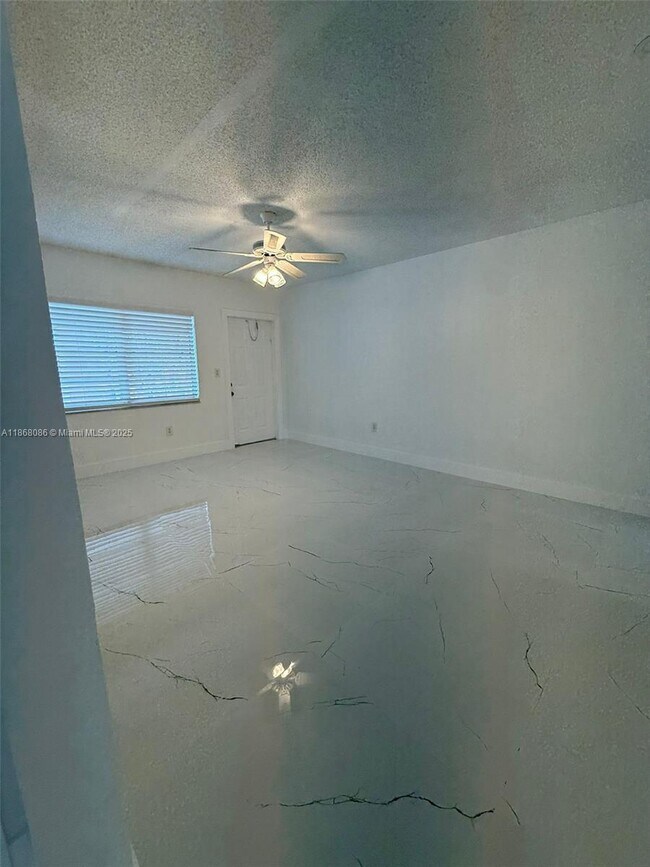 Photo - 3401 SW 9th Terrace Unidad 1B