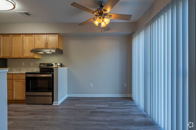 2BR, 1.5BA - 952SF - Upgrade - Dining Room - Walkabout Creek