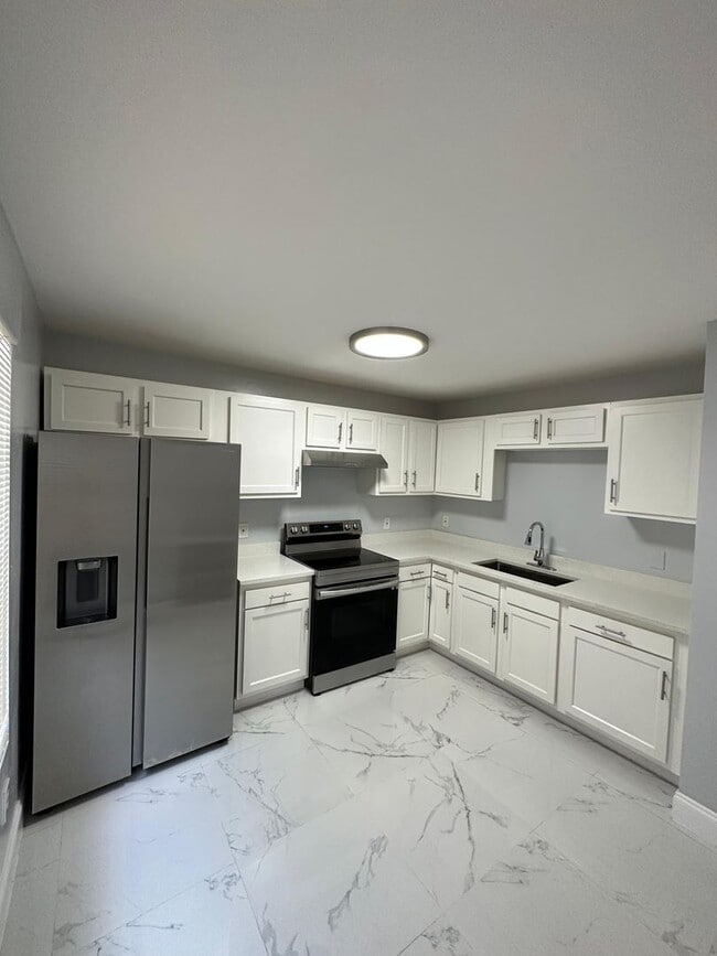 Building Photo - Fully renovated 3/2 Single-Family Home Available for Immediate rent!