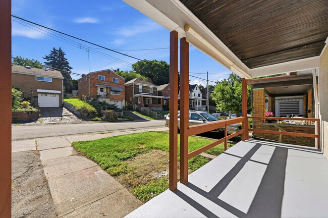 Photo - 1642 Methyl St