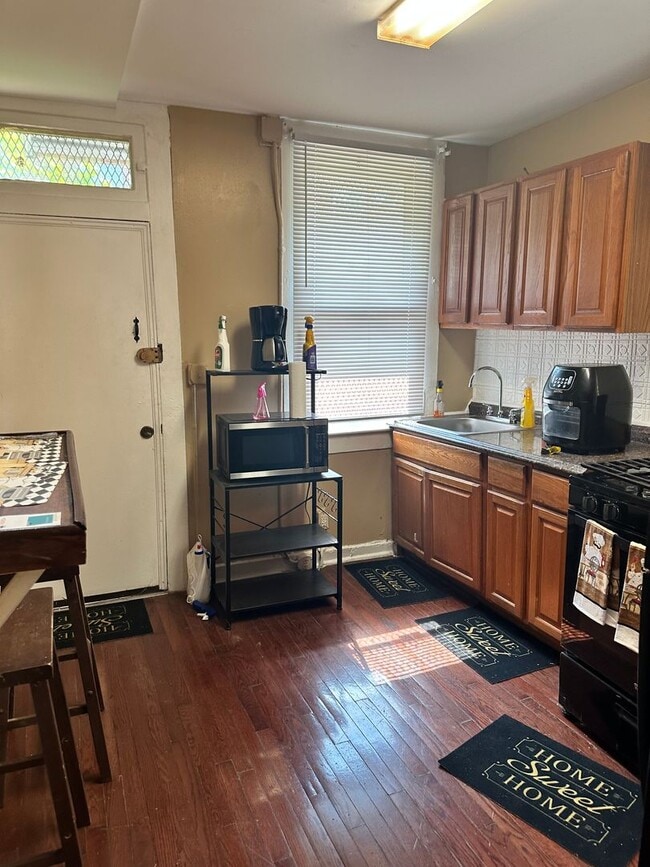 Photo - 1649 N Fulton Ave