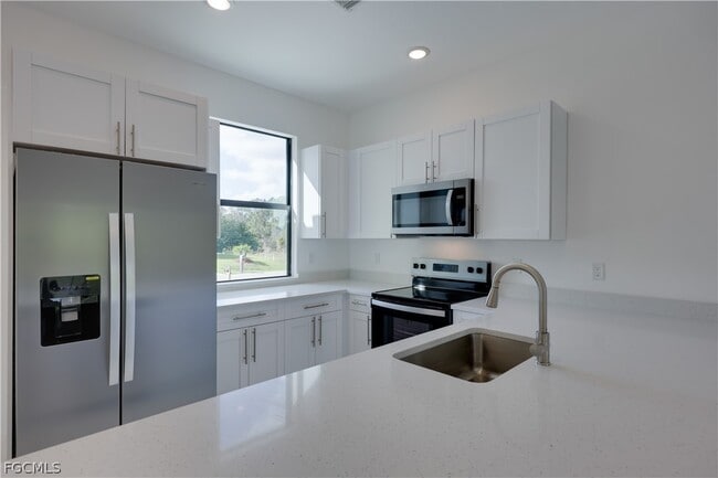 Photo - 714 W 12th St