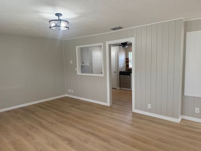 Photo - 1612 15th Ave W