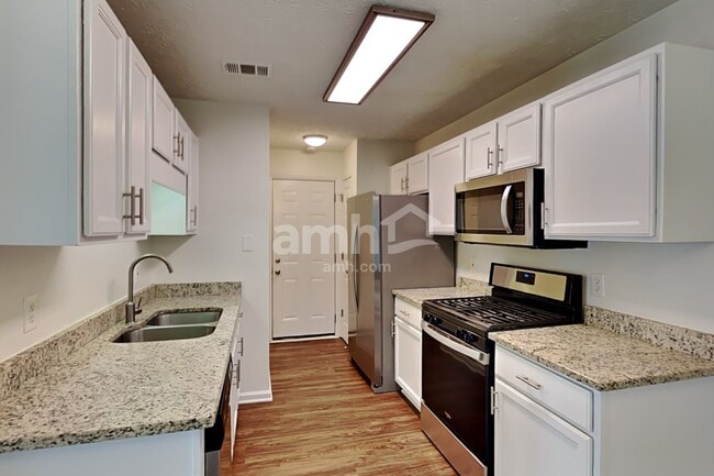Photo - 205 Daventry Way