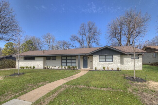 FOR LEASE | Mid-town Tulsa | Available Now! - FOR LEASE | Mid-town Tulsa | Available Now! Casa