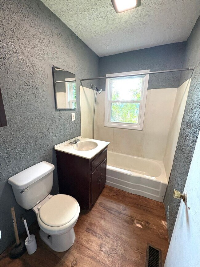 Photo - Cozy 2 Bed 1 Bath home for Rent!