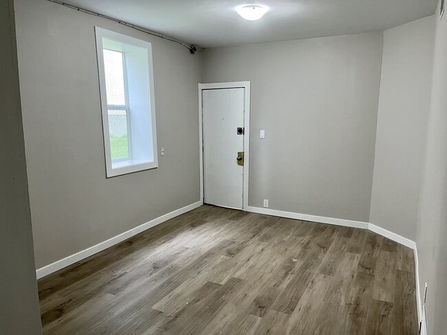 Photo - 203 Yale Ave E Unit 2