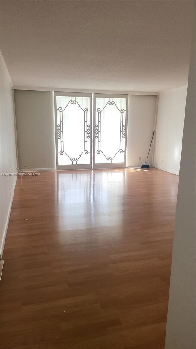 1001 NE 14th Ave Unit 201
