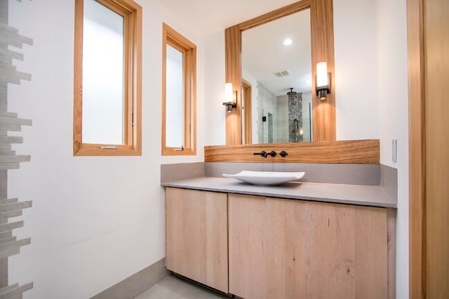 Photo - 811 E 23rd St