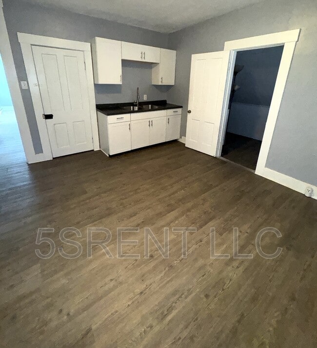 Building Photo - 408 Gray Ave Rental