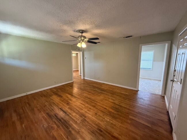 Photo - 2613 40th St