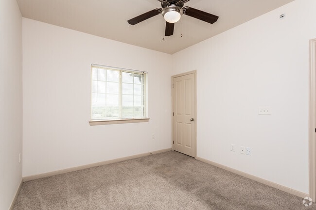 1BR, 1BA - 714SF Bedroom