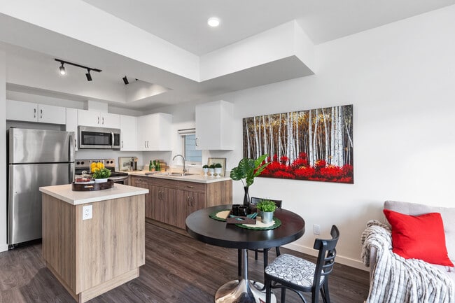 Cuisine/Salle à manger - McGill Ridge Apartments