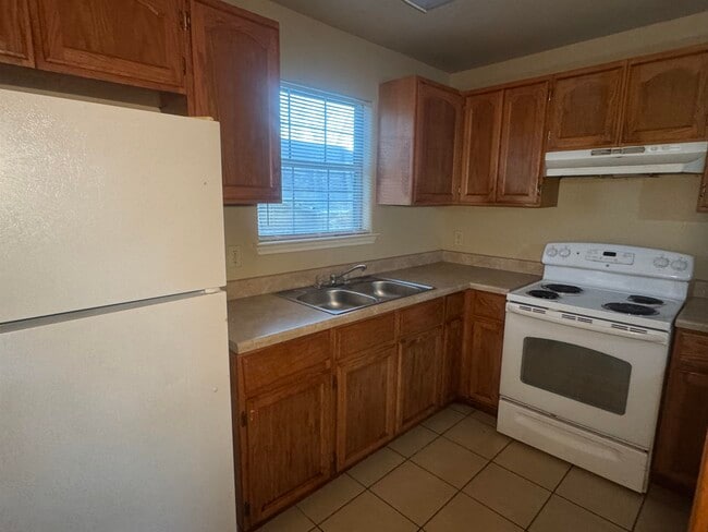 Photo - 2801 S Bartlett Ave Unit 2