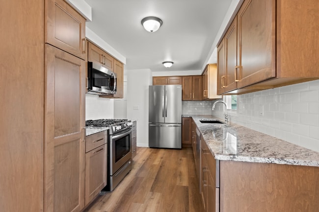 Building Photo - 915 Park St Rental
