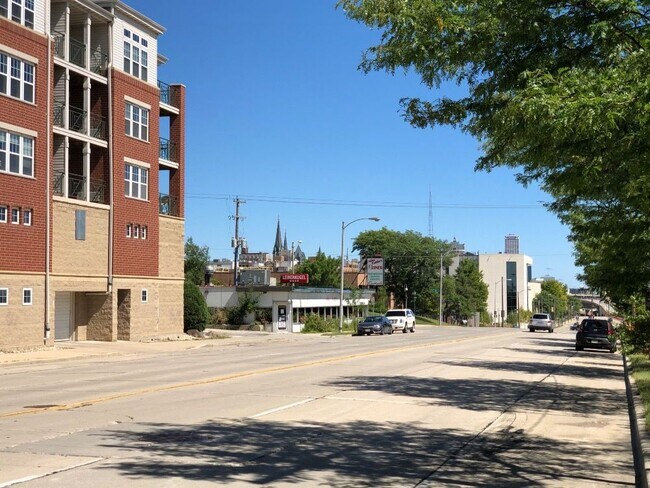 2020 W Clybourn St