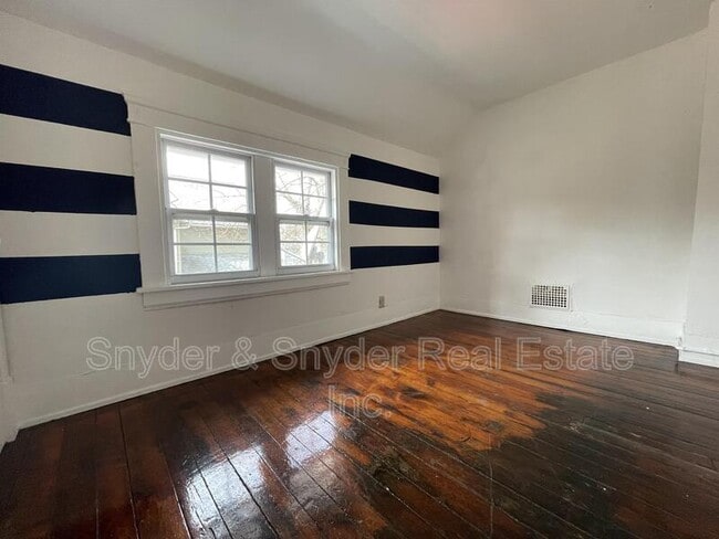 Photo - 386.5 Silver St