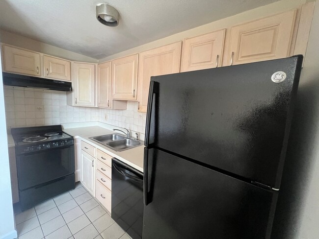 Building Photo - 125 Trapelo Rd Unit 12