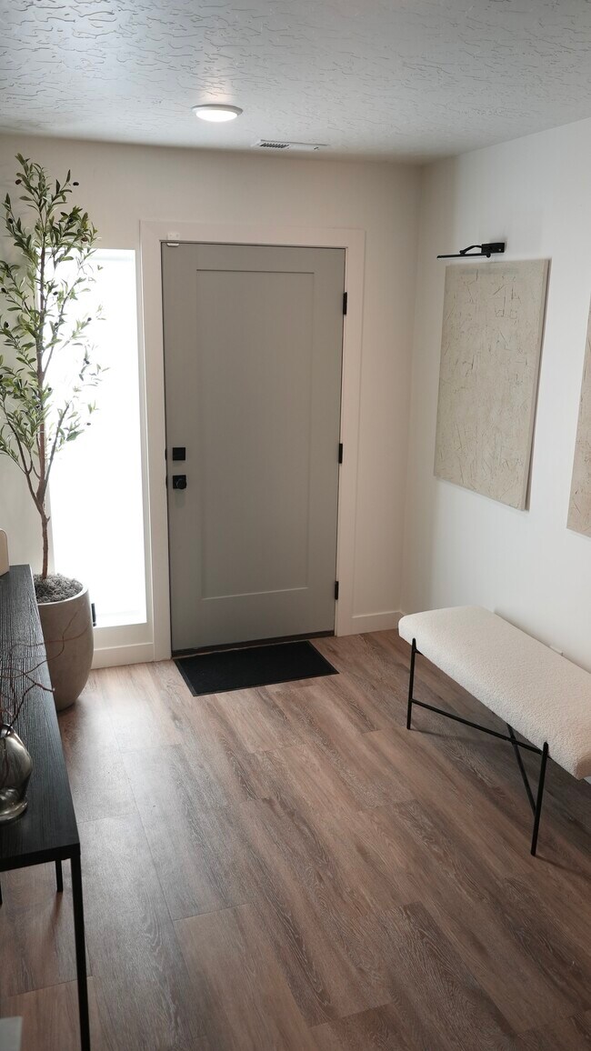 527 W 620 N Townhome Townhome Rental in Centerville UT