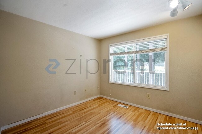 Photo - 9807 NE 124th St