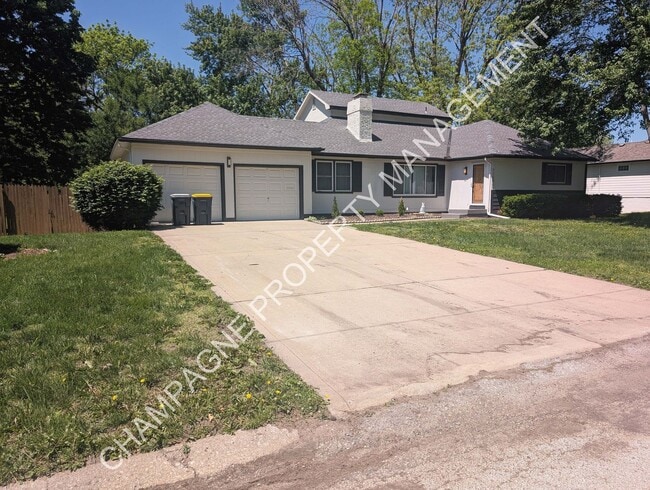 Building Photo - 4 Bedroom, 4 Bathroom Updated Home in Kansas City