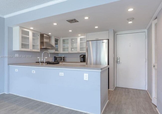 Photo - 600 NE 36th St Unidad 211