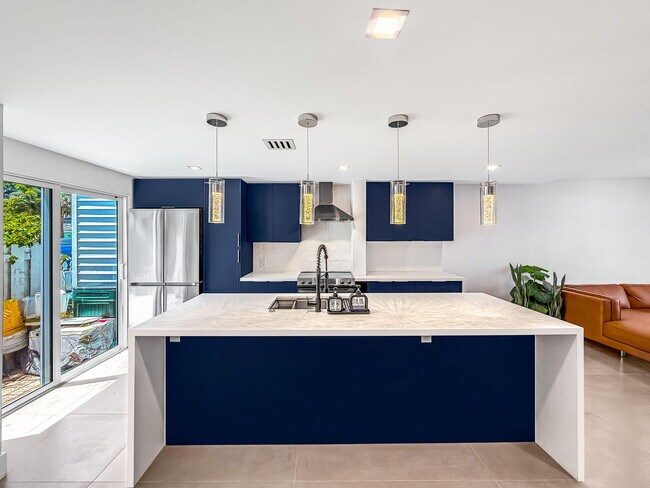 Photo - 2721 NE 15th St