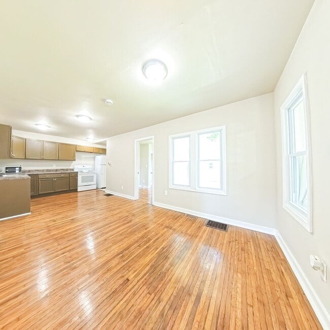 Photo - Cozy 3 Bedroom 1 Bathroom- Located near bl...