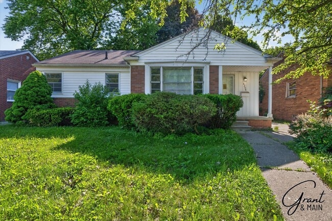 Building Photo - $1,350 - 3 Bed / 1 Bath Home