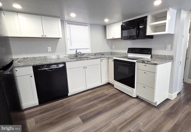 Photo - 215 Cowpath Rd