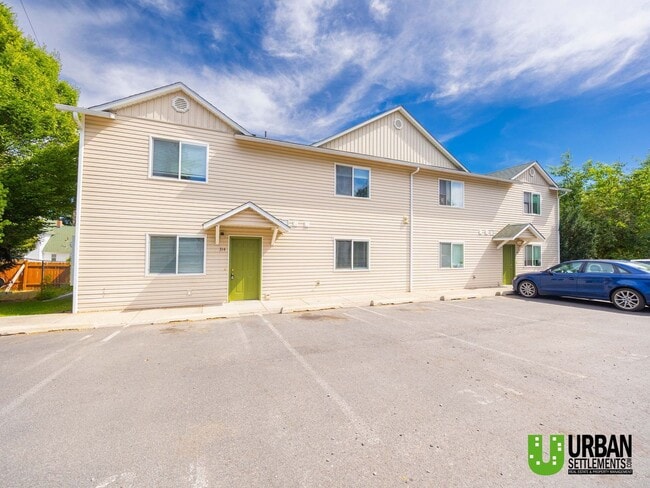 Building Photo - Spacious, clean, modern 4bd/2bth Rental