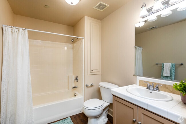 Villa Del Sol, Downstairs - Primary Bathroom